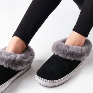 UGG Wrin slippers